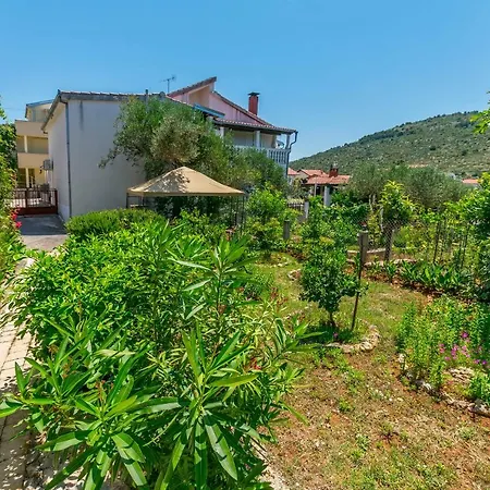 Nena * Rogoznica (Sibenik-Knin)